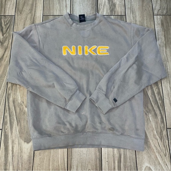 Vintage Nike Center Logo Green Men’s Sweatshirt - Picture 2 of 7